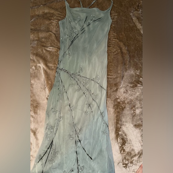 Anopia Collezioni – 100% Silk Embroidered Evening Gown - Picture 4 of 9